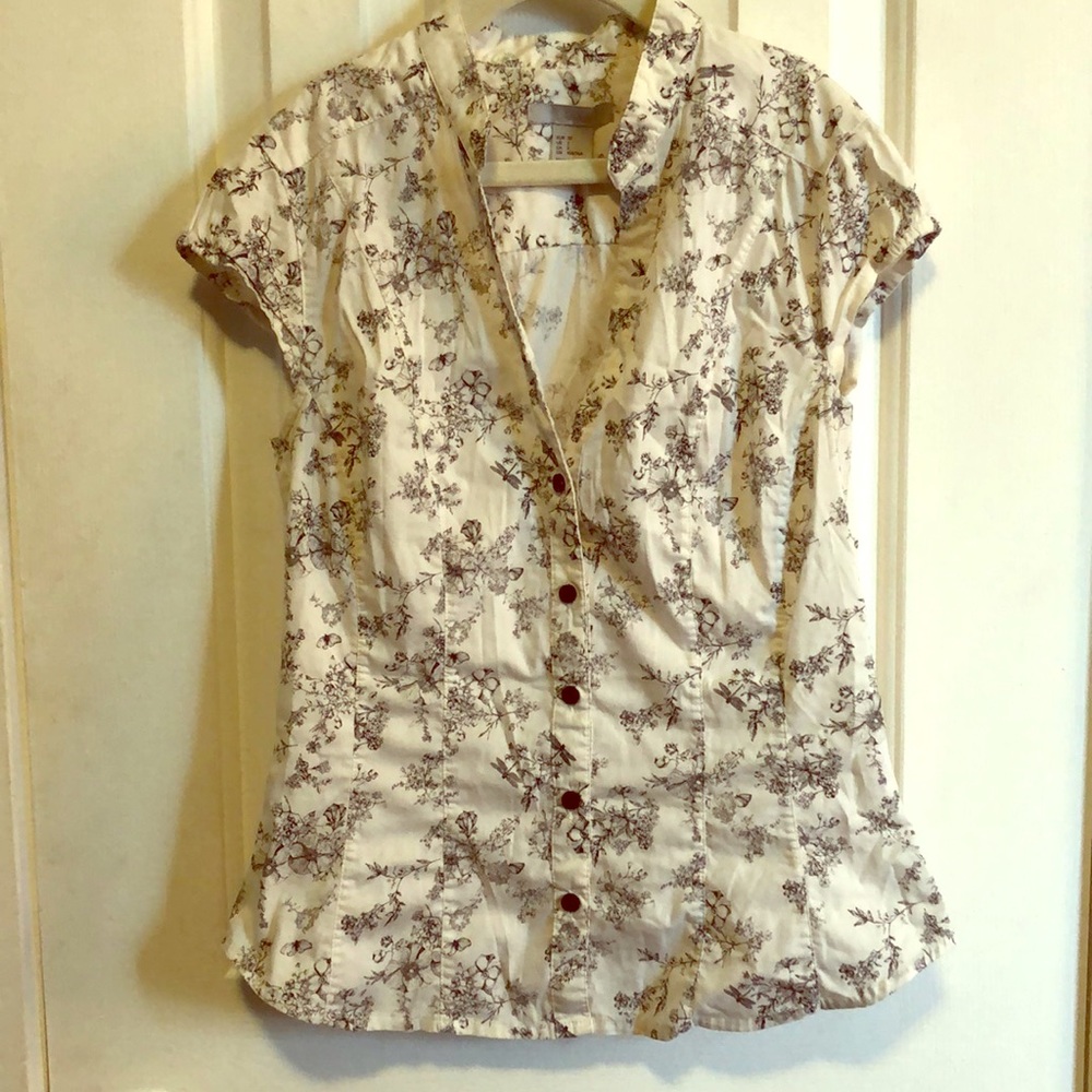 ADORABLE cap sleeve button down shirt